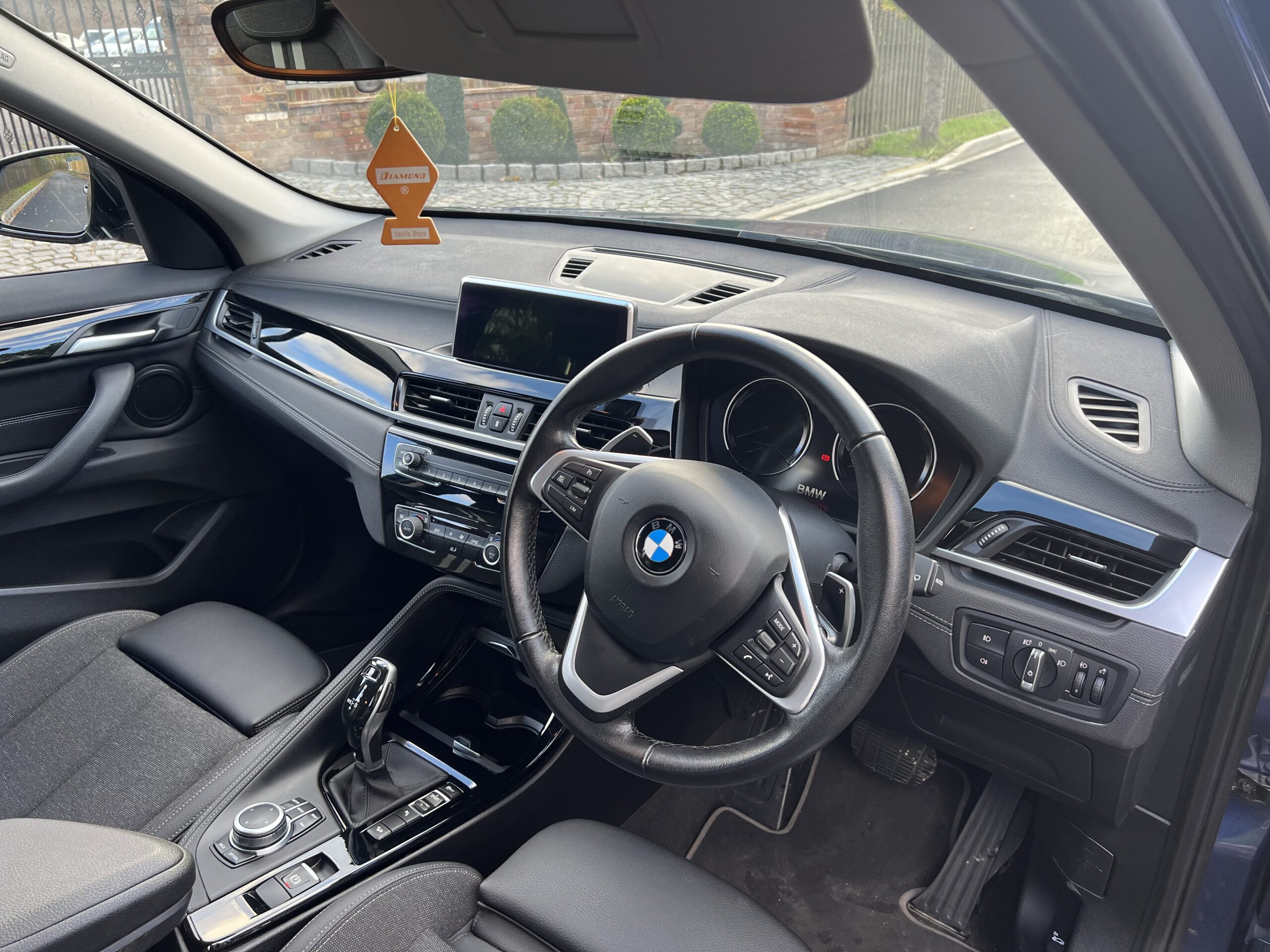 
								BMW X1 full									