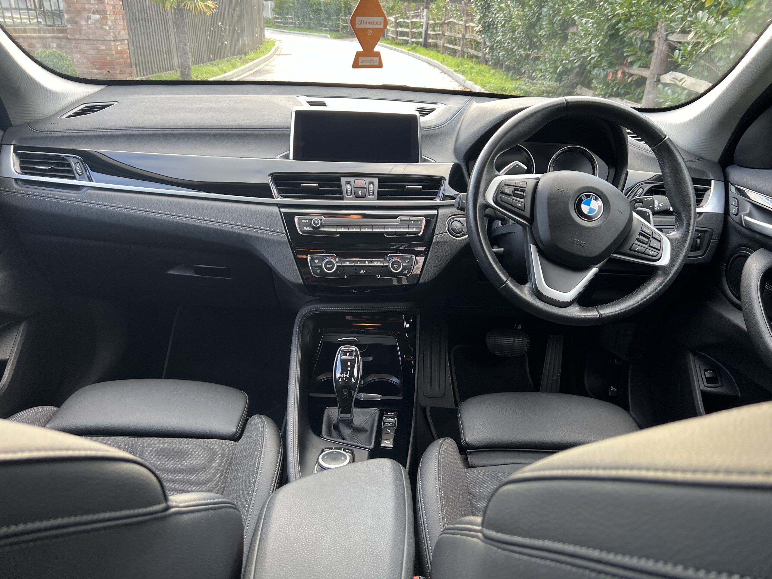 
								BMW X1 full									
