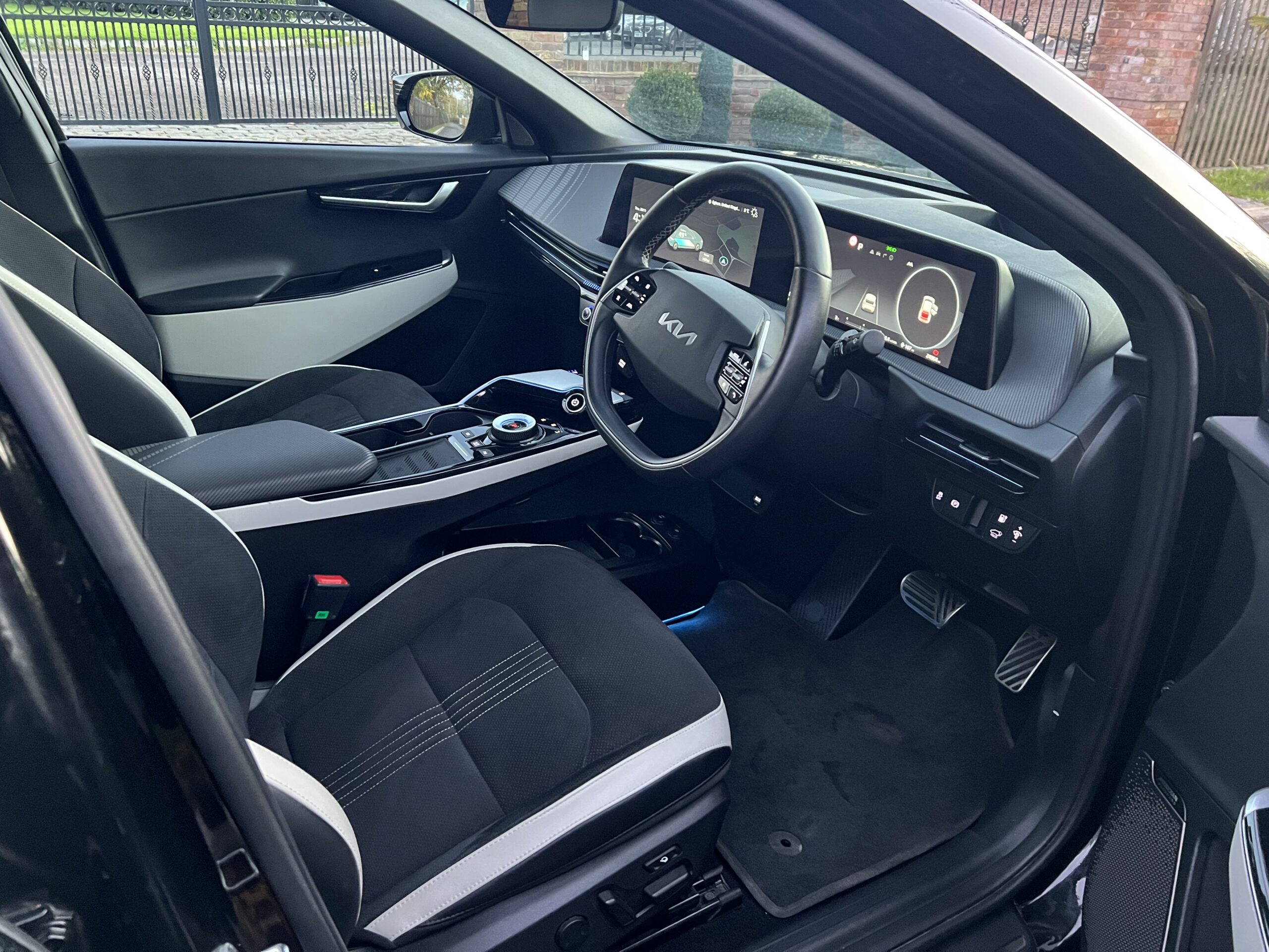 
								KIA EV6 2023 FULL ELECTRIC full									