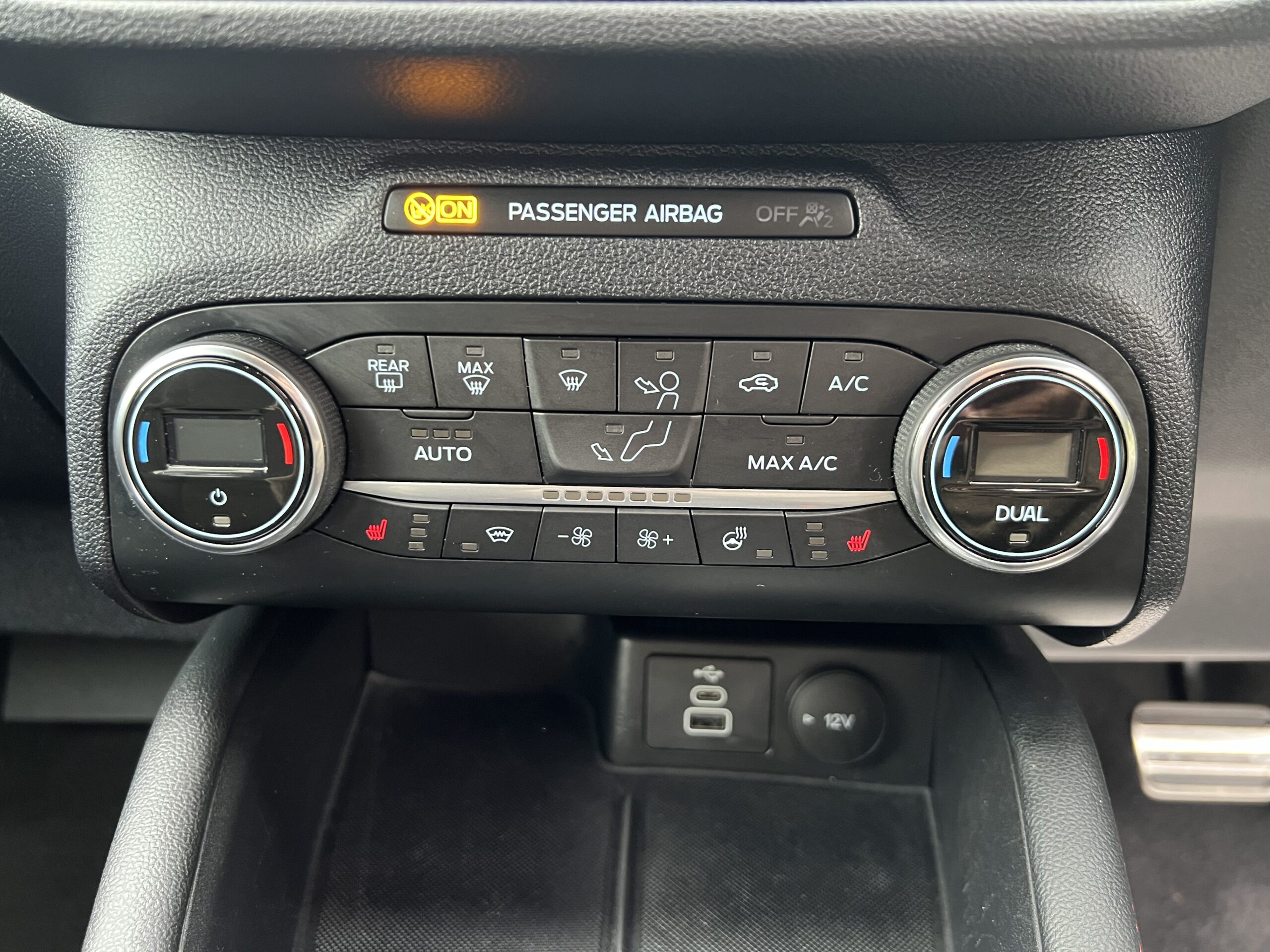 
								FORD KUGA 2022 HYBRID full									