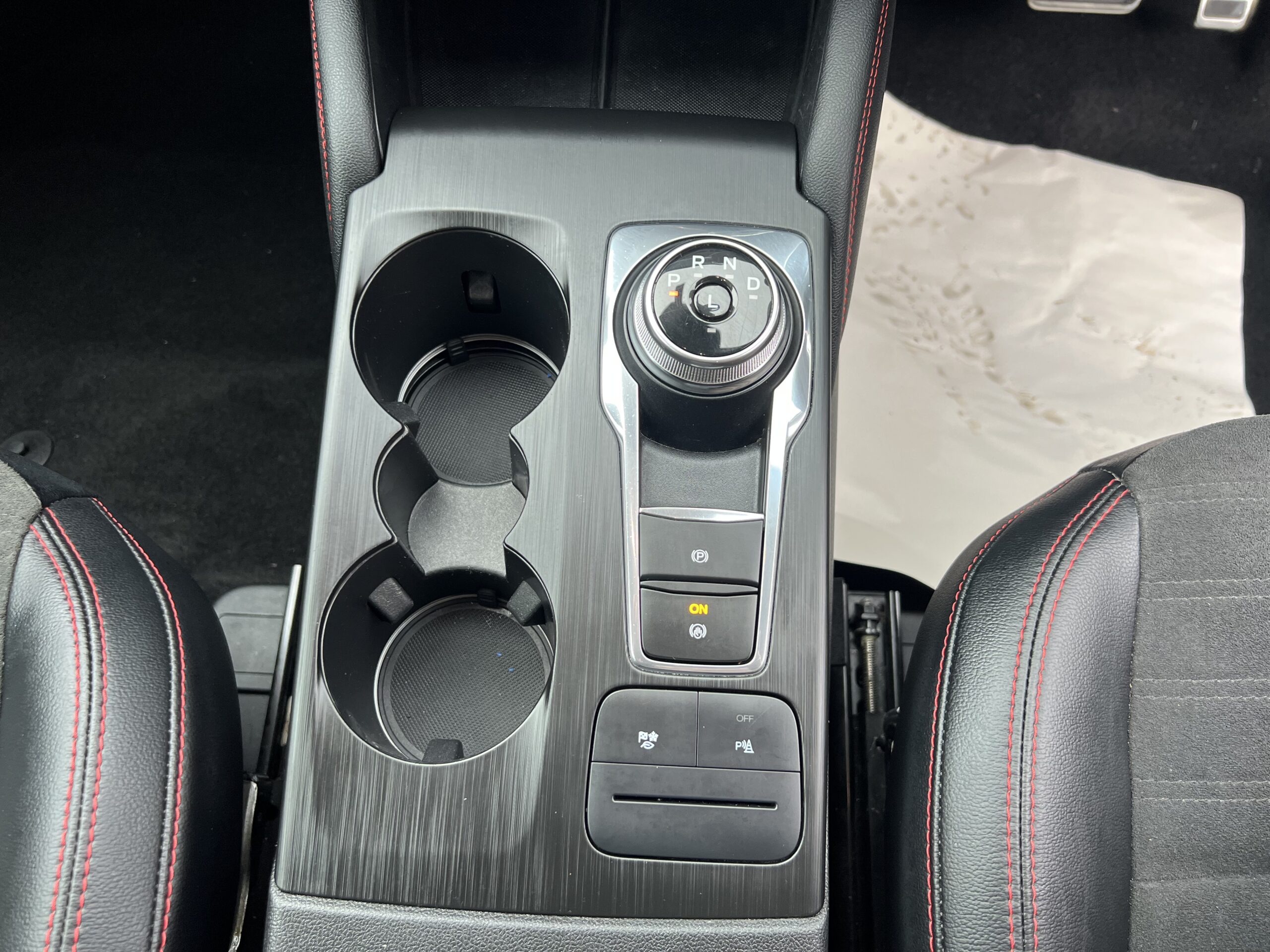 
								FORD KUGA 2022 HYBRID full									