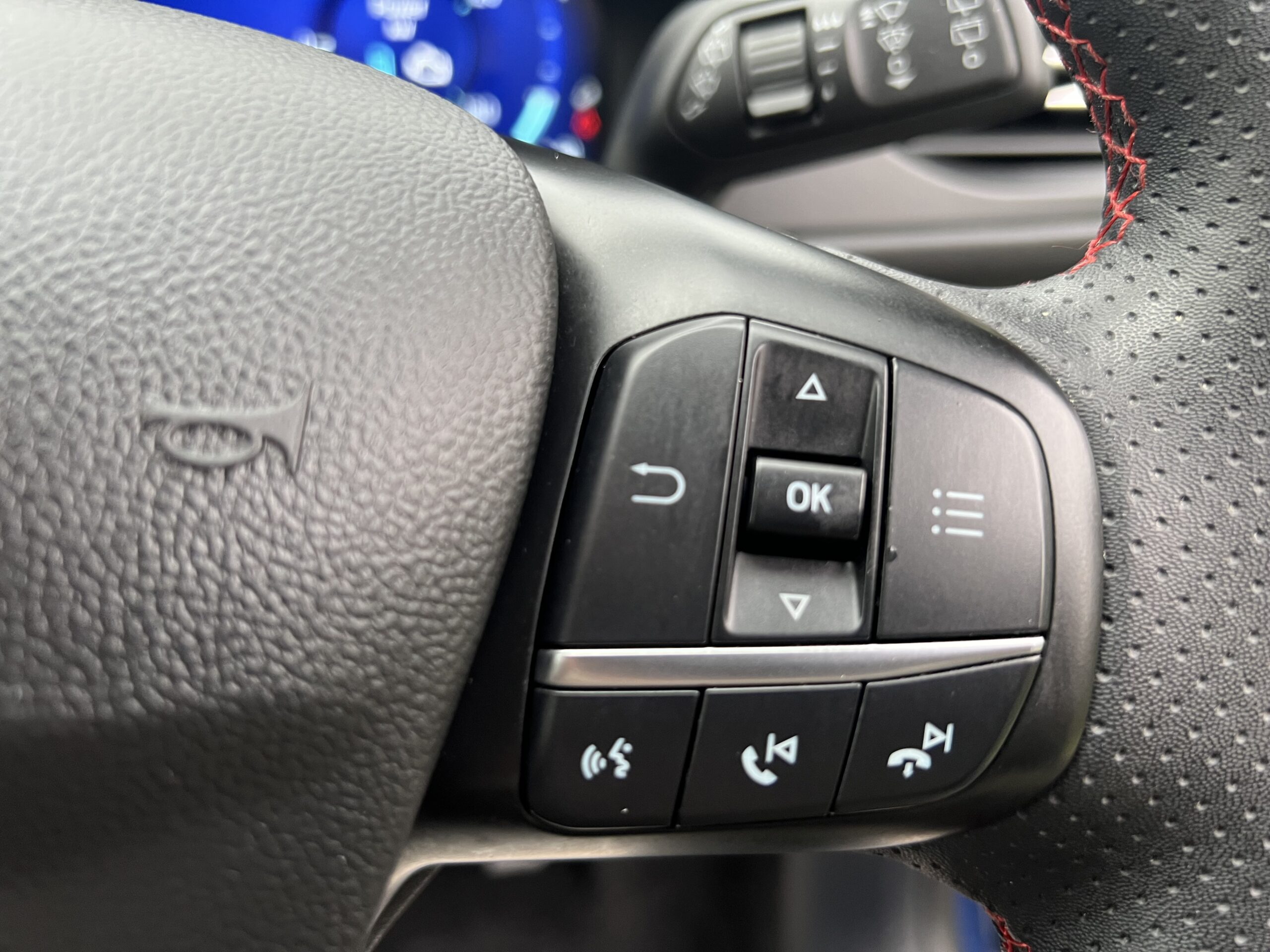 
								FORD KUGA 2022 HYBRID full									