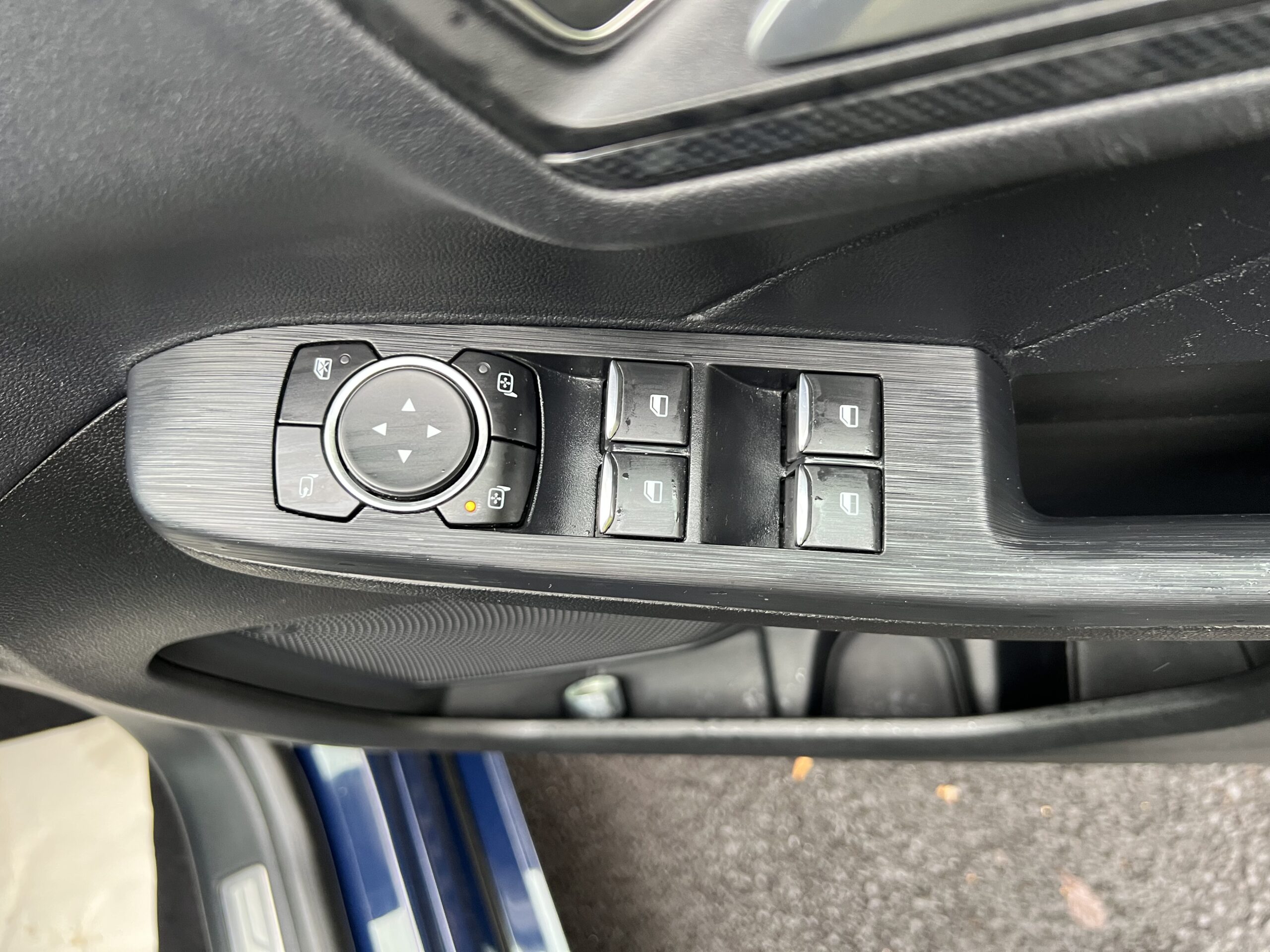 
								FORD KUGA 2022 HYBRID full									