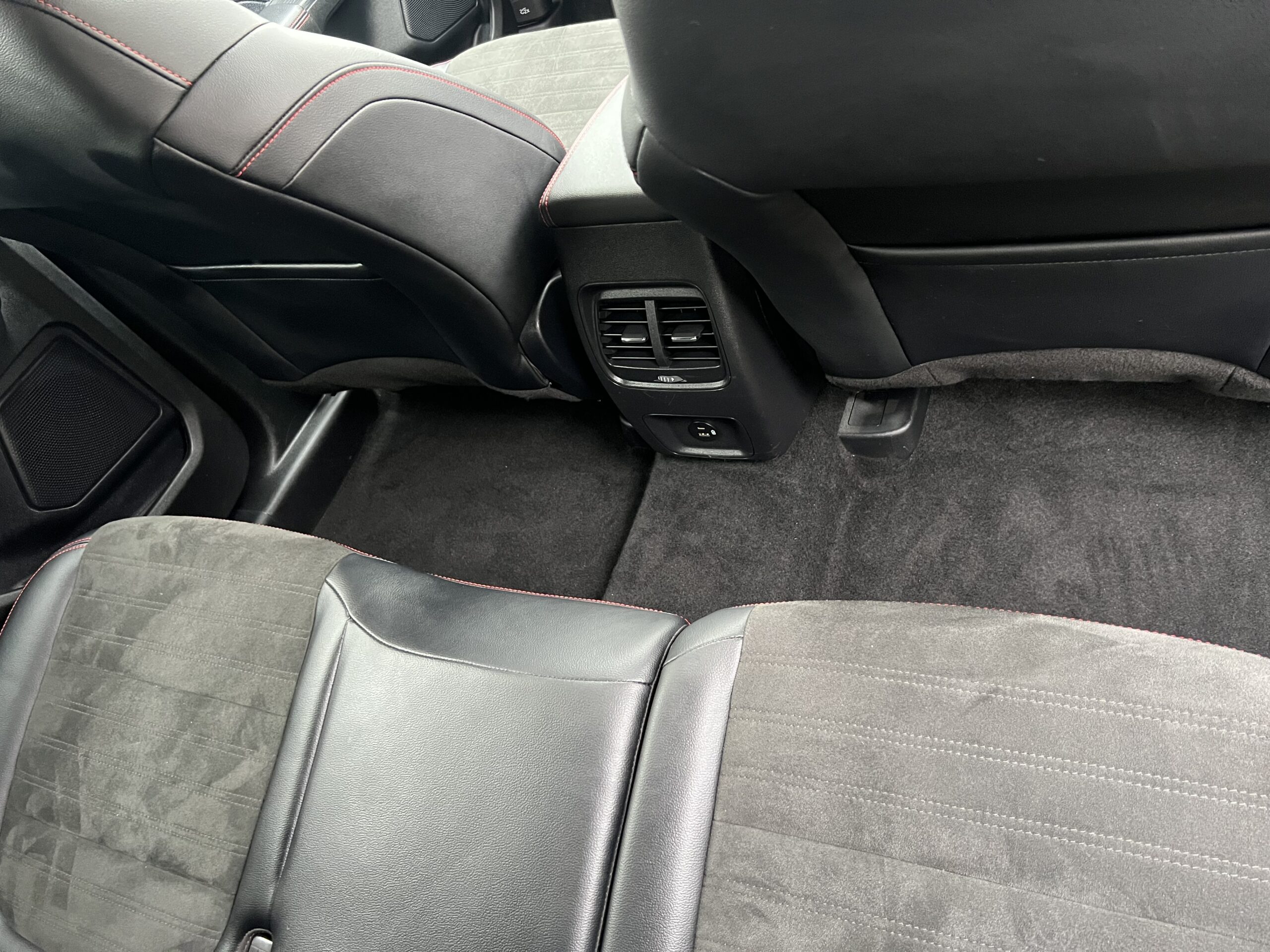 
								FORD KUGA 2022 HYBRID full									