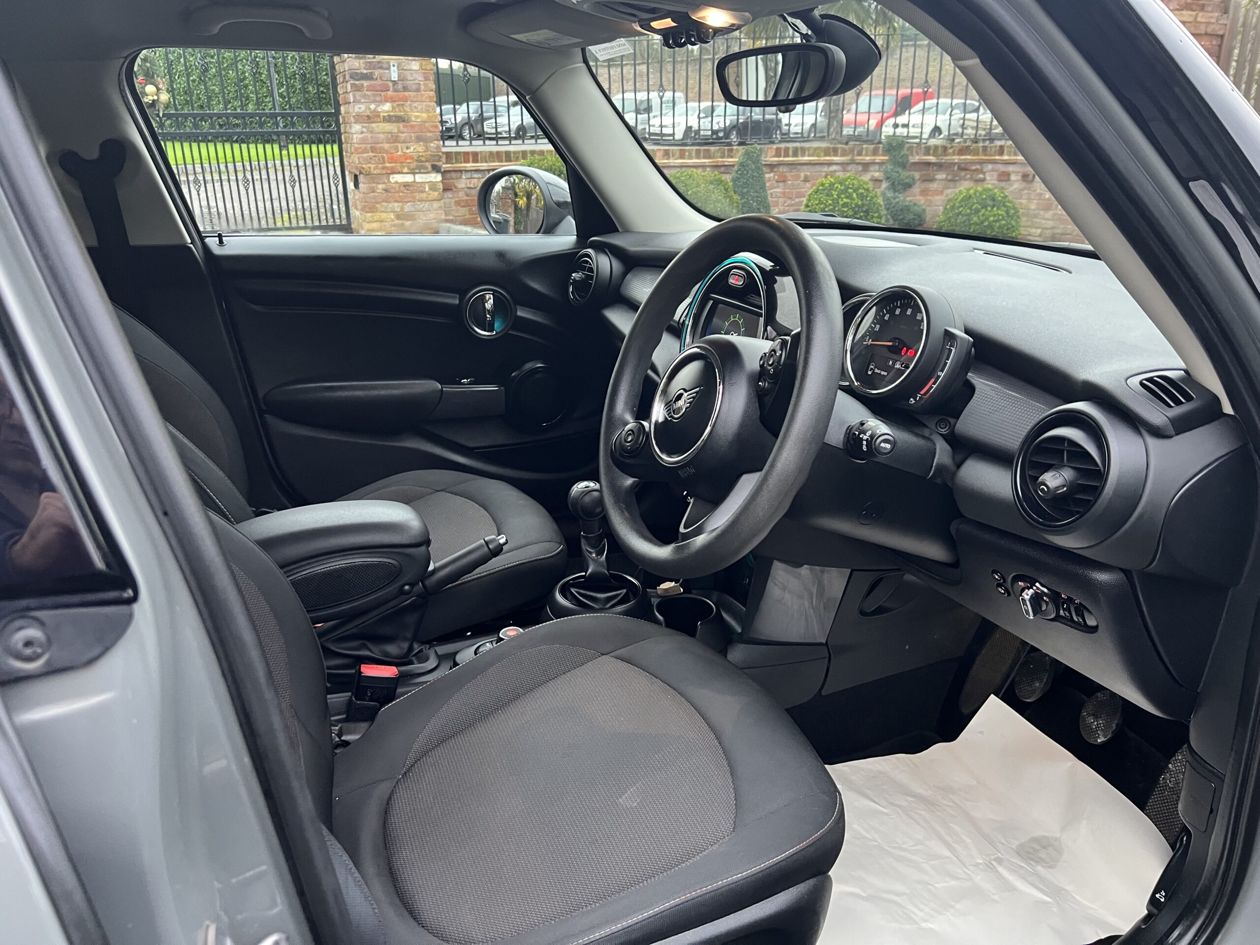 
								Mini Cooper 2019 full									