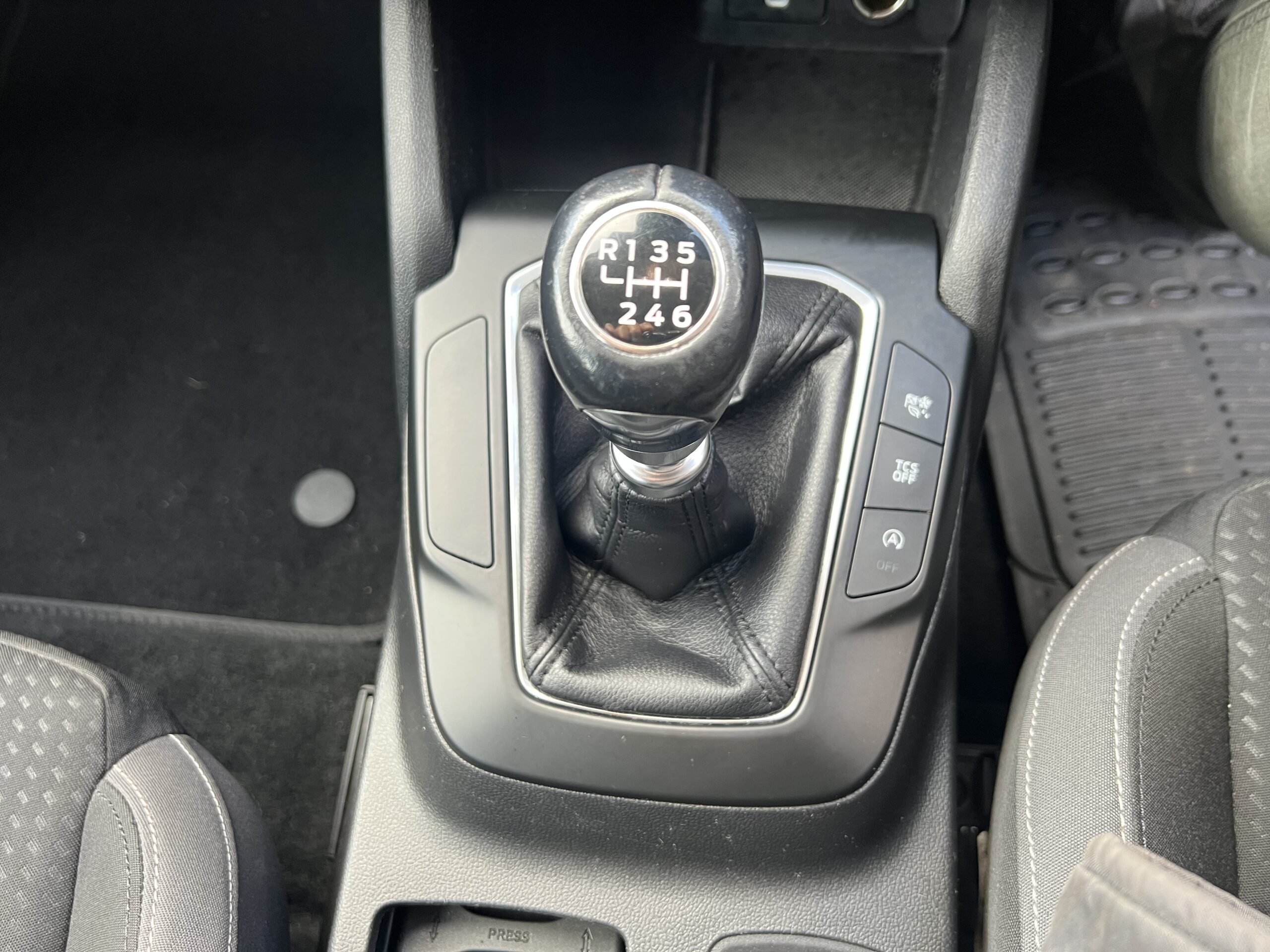 
								FORD FOCUS ZETEC full									