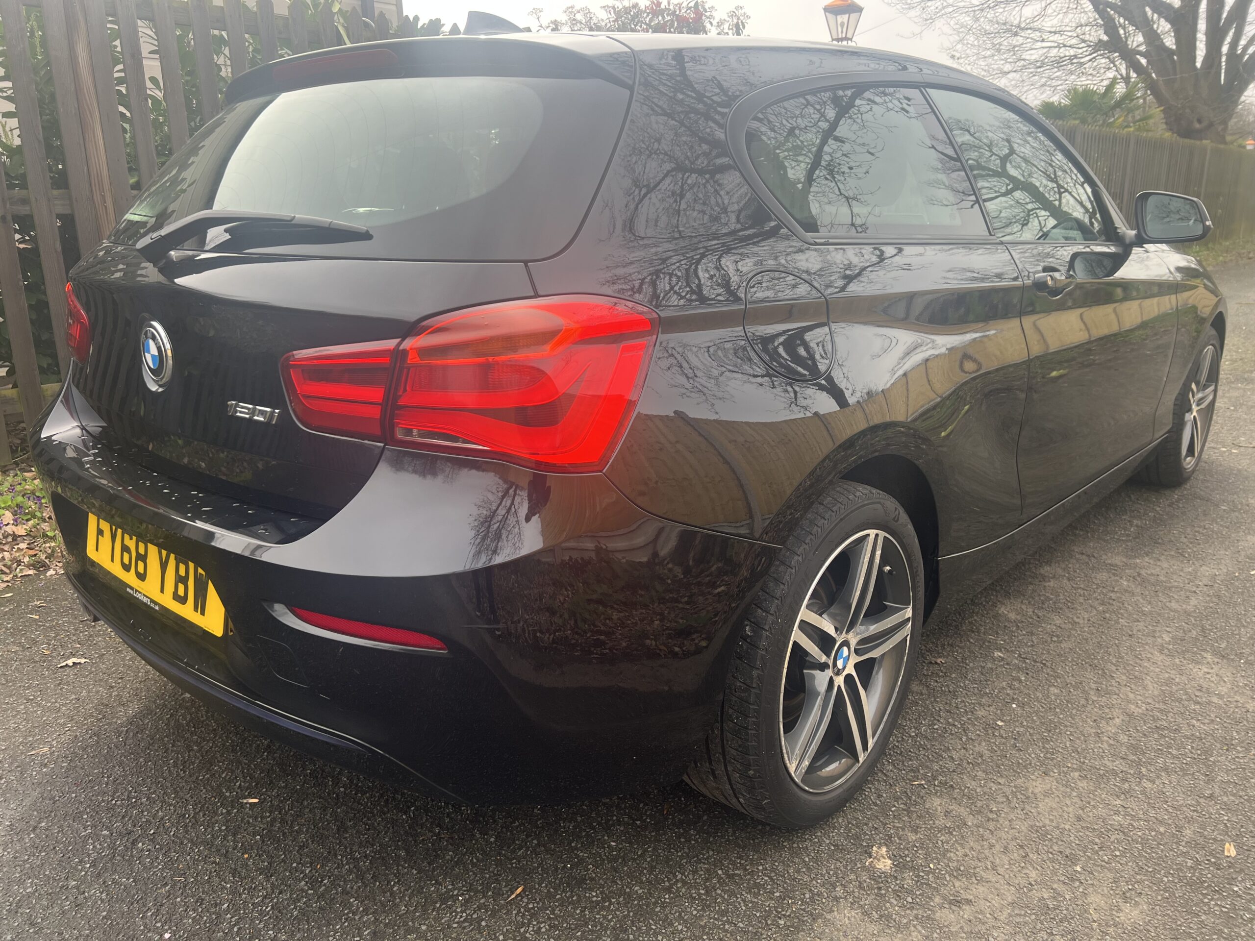 
								BMW 120I SPORT 2018 full									