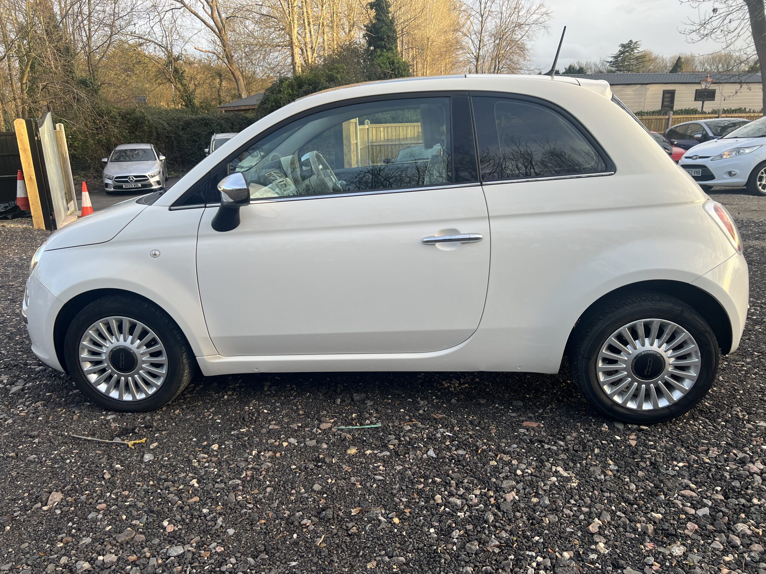 
								FIAT 500 full									