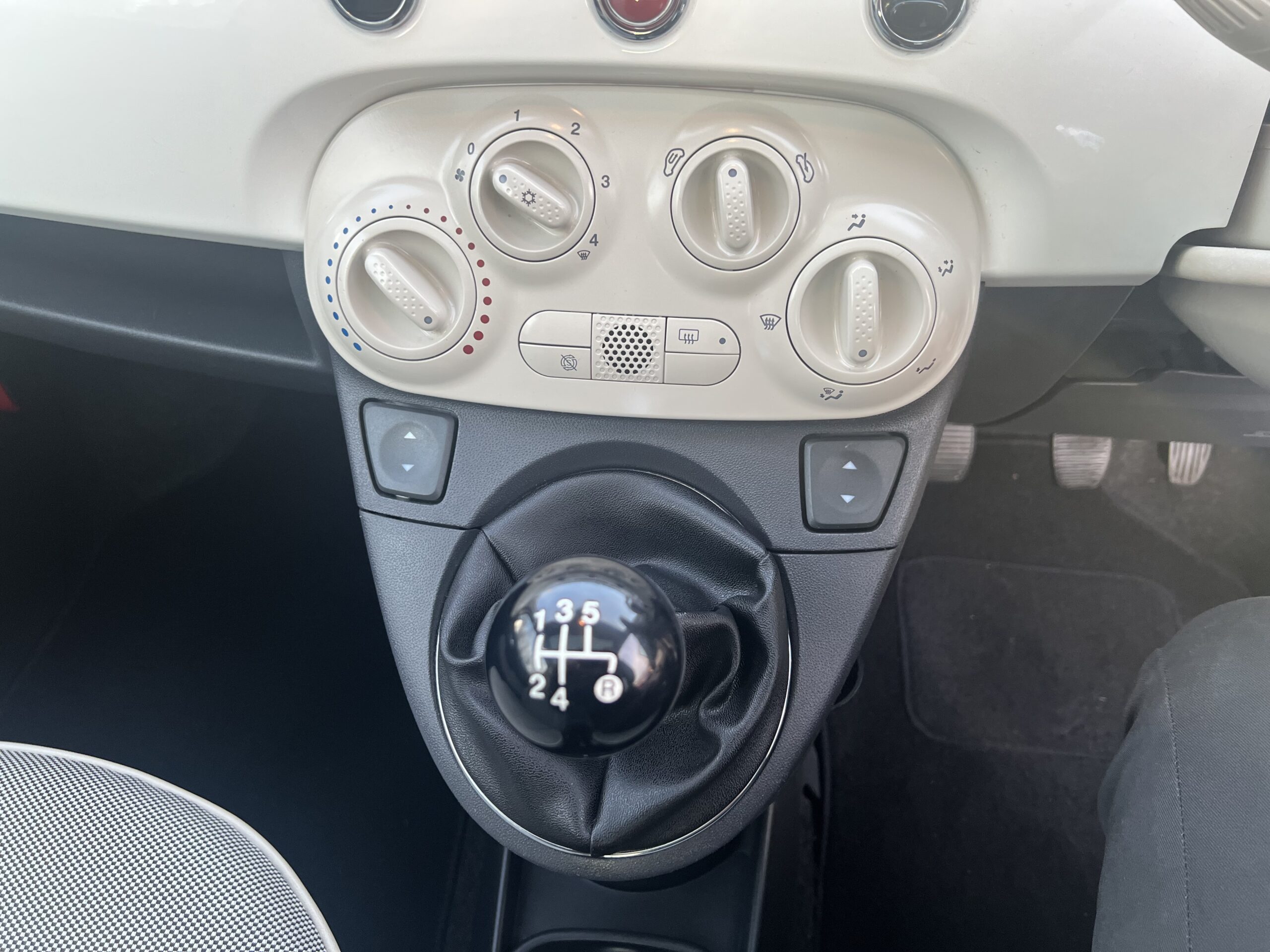 
								FIAT 500 full									