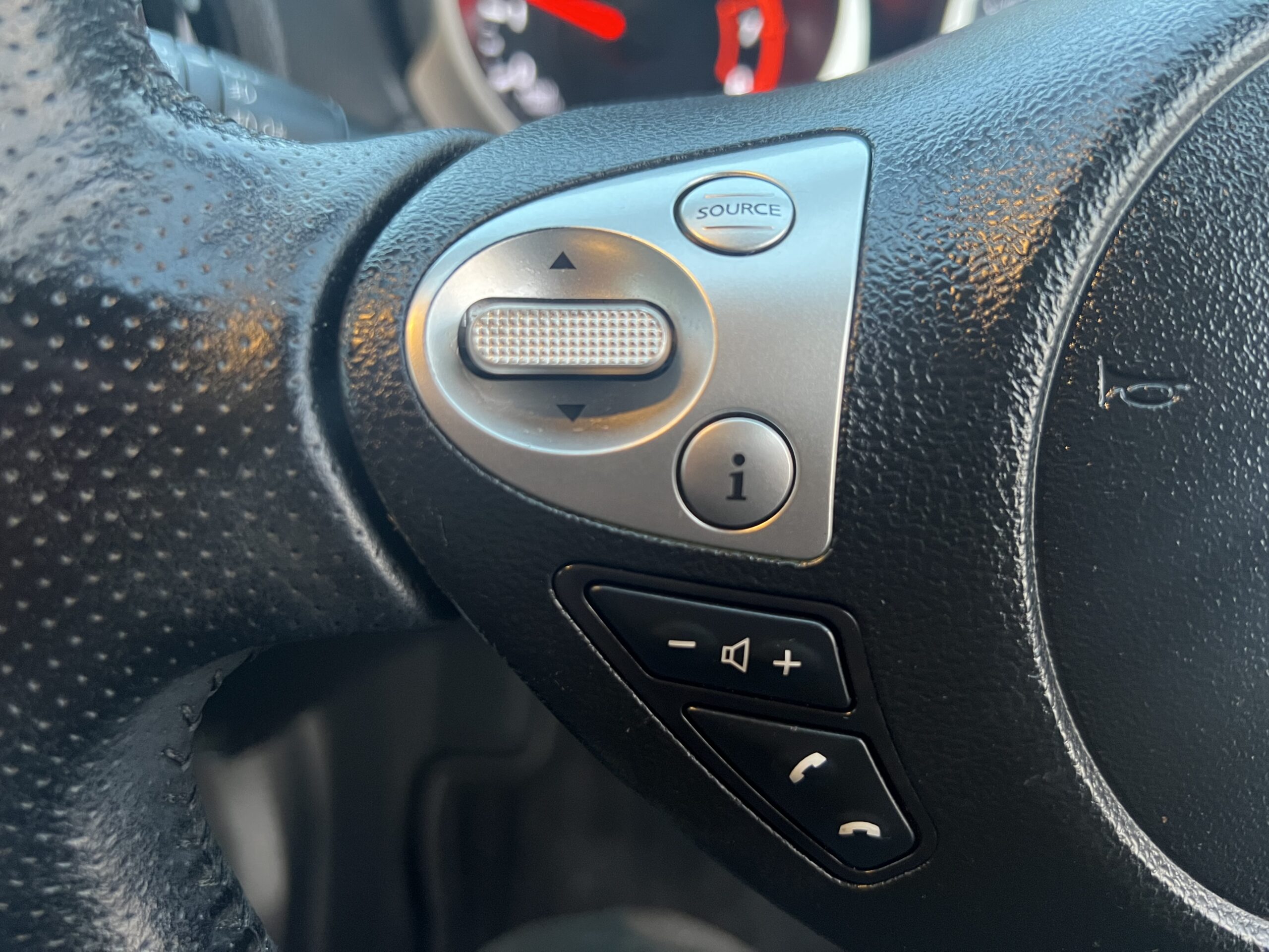 
								NISSAN JUKE 2013 full									